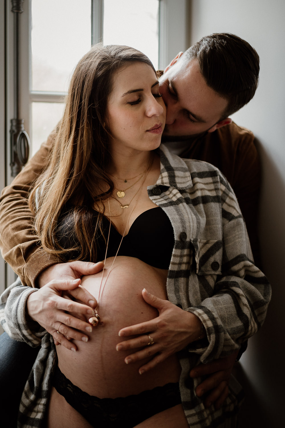 Maternity photoshoot family photographer